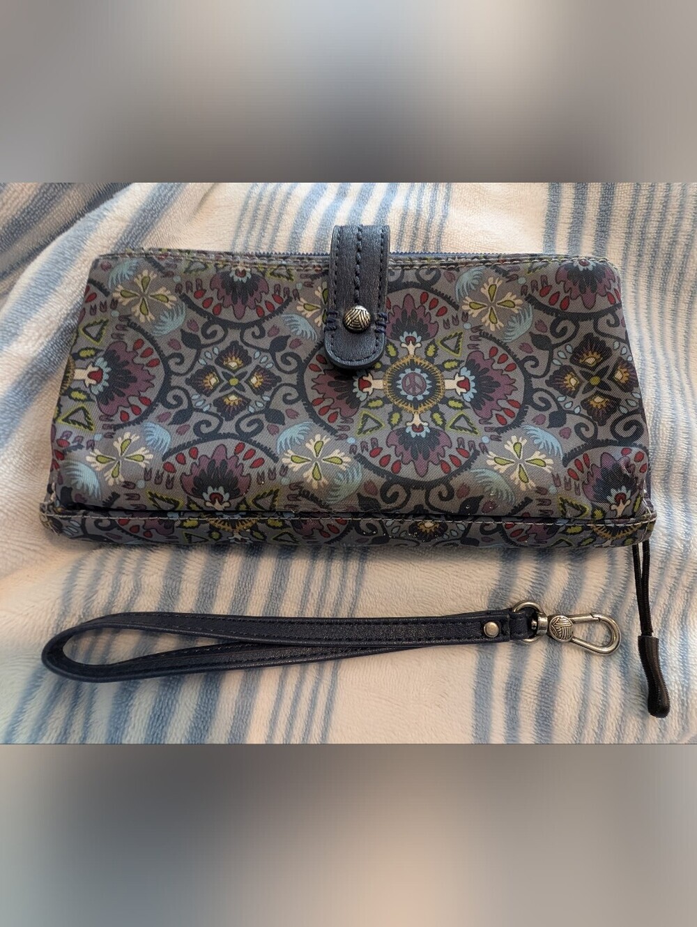 Sakroots In Gray Mosaic World Wallet/Wristlet Clutch